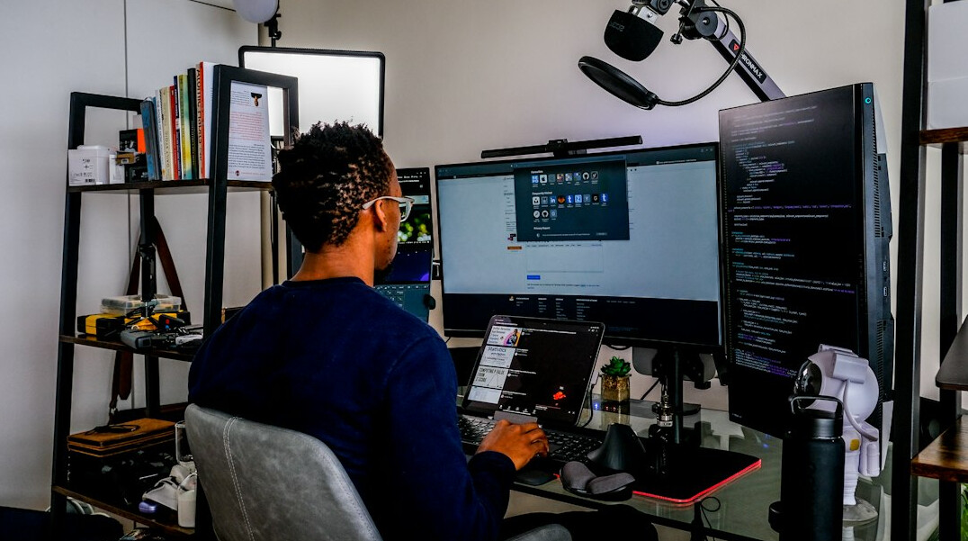 slovenian programmer at desk